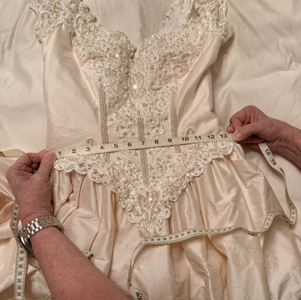 Raw silk boutique wedding gown - Picture 6 of 7
